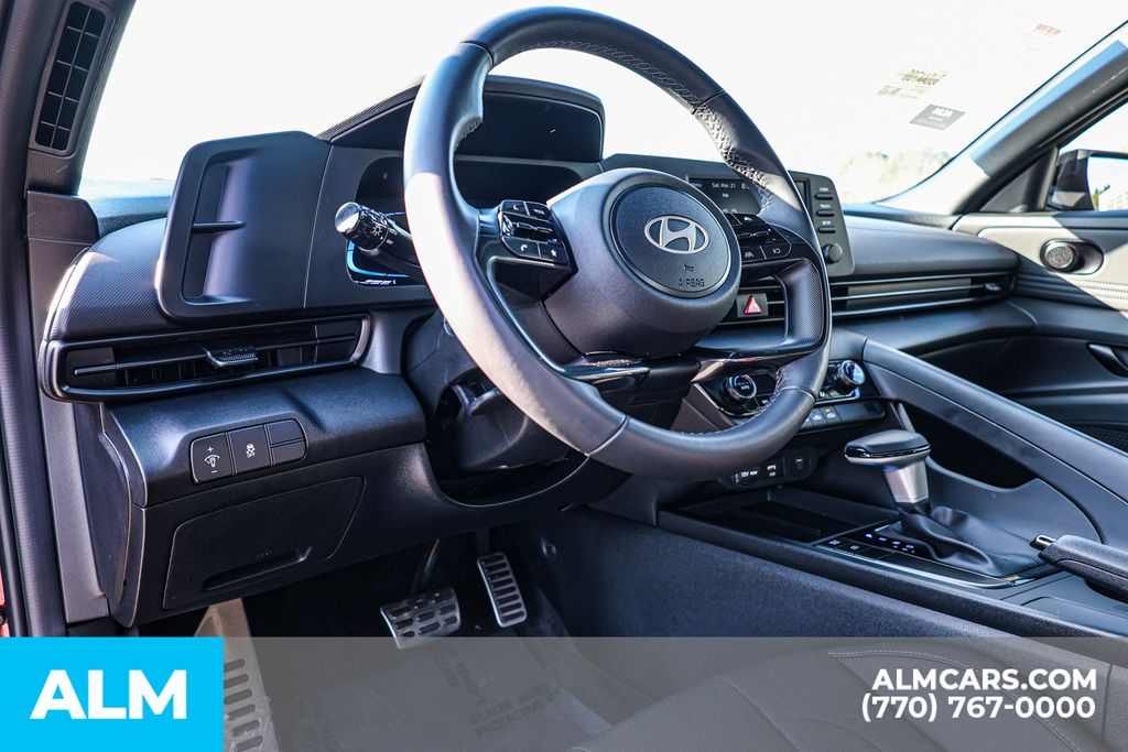 Used 2025 Red Hyundai SEL Sport image 26