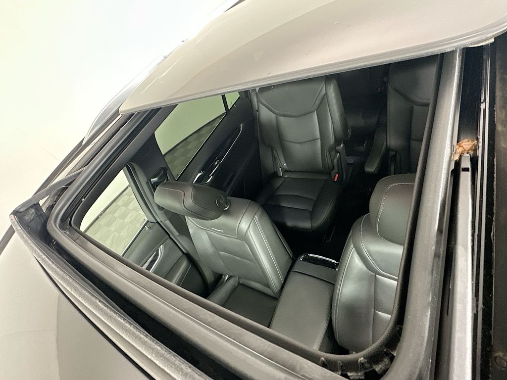 Thumbnail: 2022 Cadillac XT6 - 21