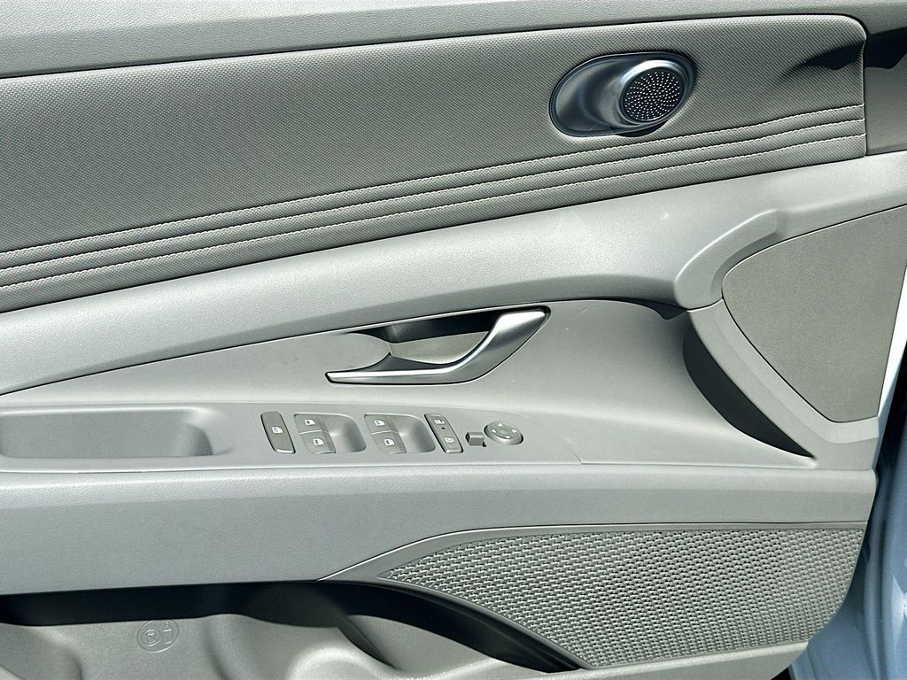 Thumbnail: 2025 Hyundai Elantra - 18