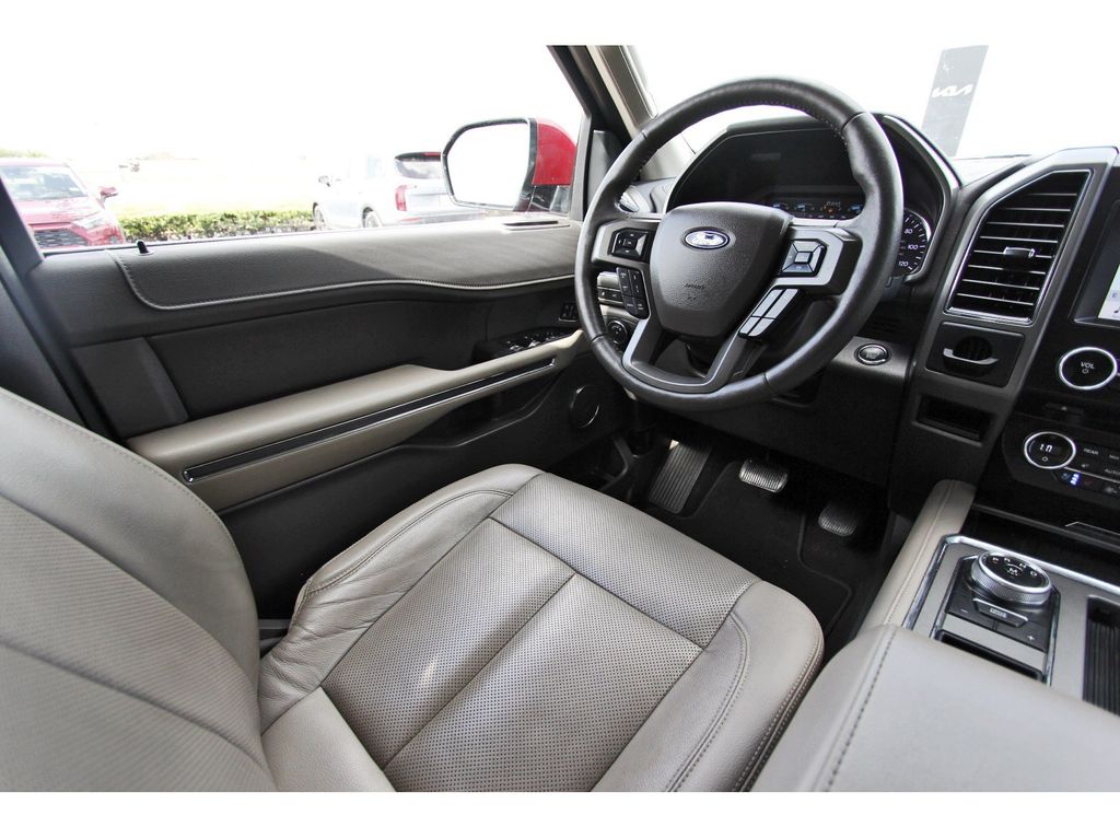 2018 Ford Expedition XLT Red at Autostrade