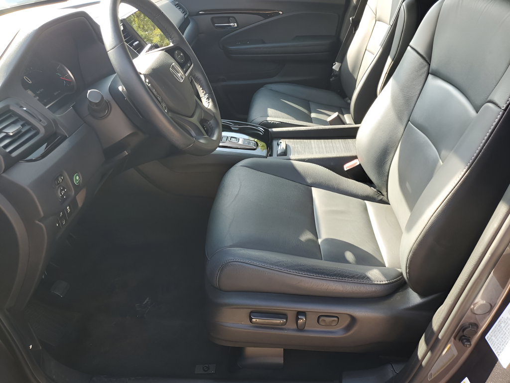 Used Car 2022 Honda Pilot  Touring For Sale Under $35,000 In Austin, Texas