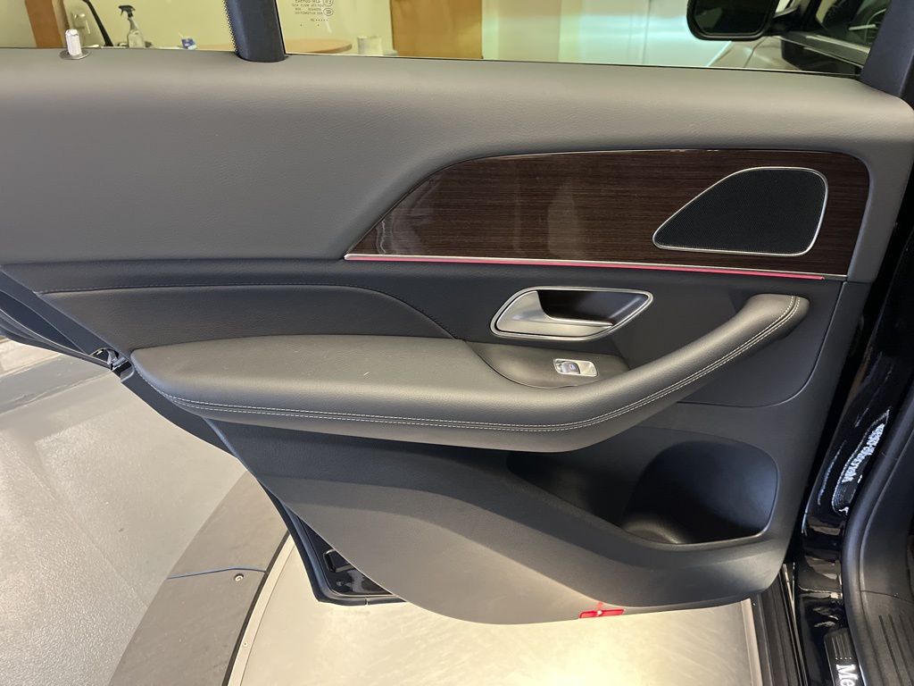 Thumbnail: 2025 Mercedes-Benz GLE - 24