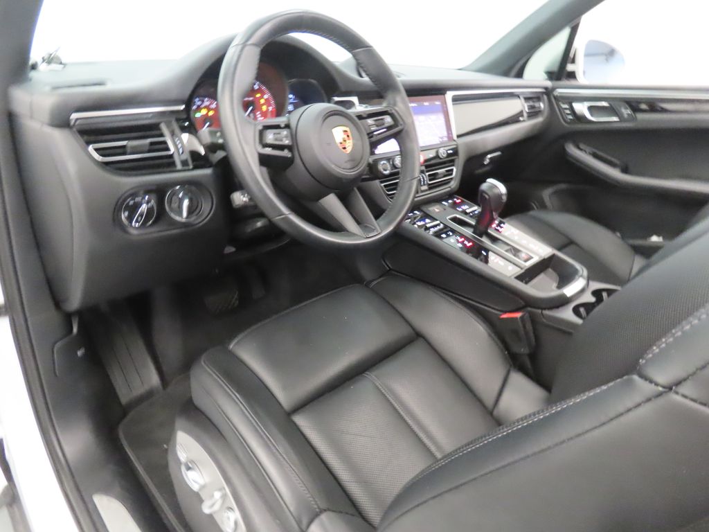 Thumbnail: 2024 Porsche Macan - 4
