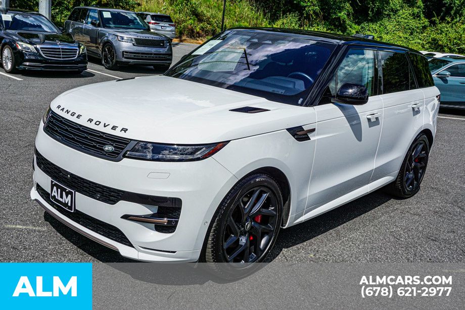 Used 2023 White Land Rover SE Dynamic image 14