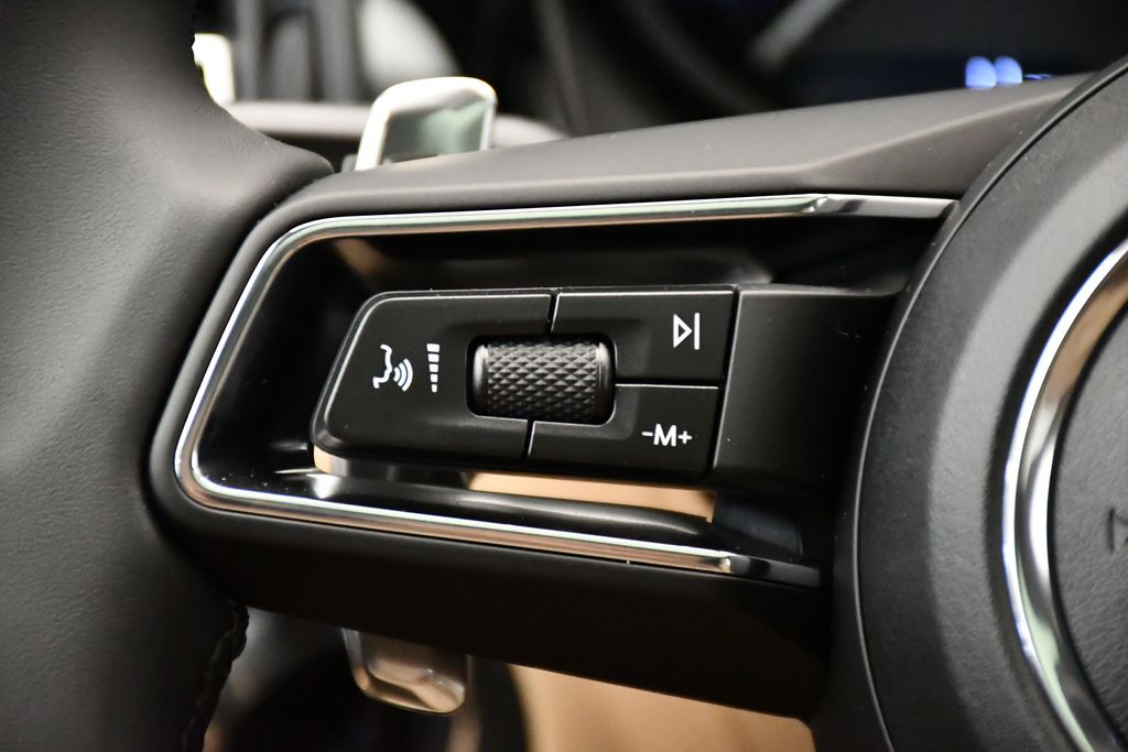 Thumbnail: 2026 Porsche Macan - 26