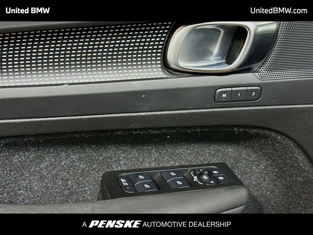 Thumbnail: 2021 Volvo XC40 - 3