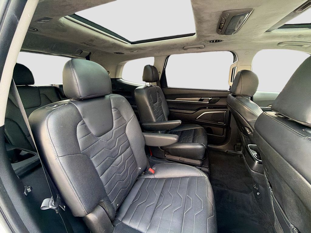 Used 2021 White Kia SX image 29