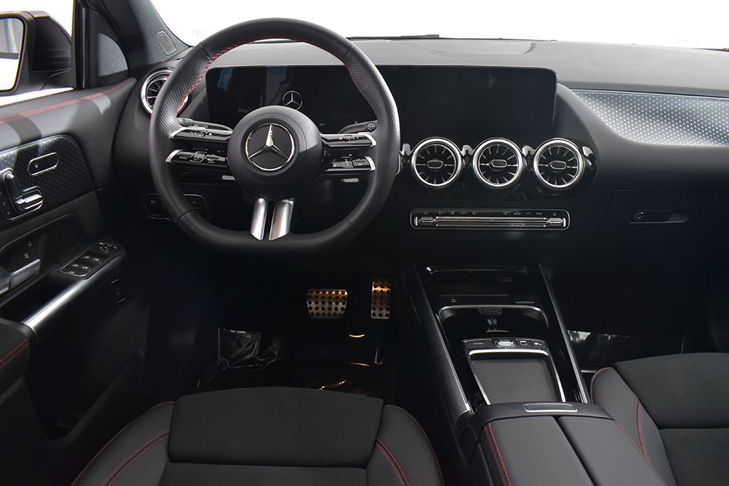 Thumbnail: 2026 Mercedes-Benz GLA - 16