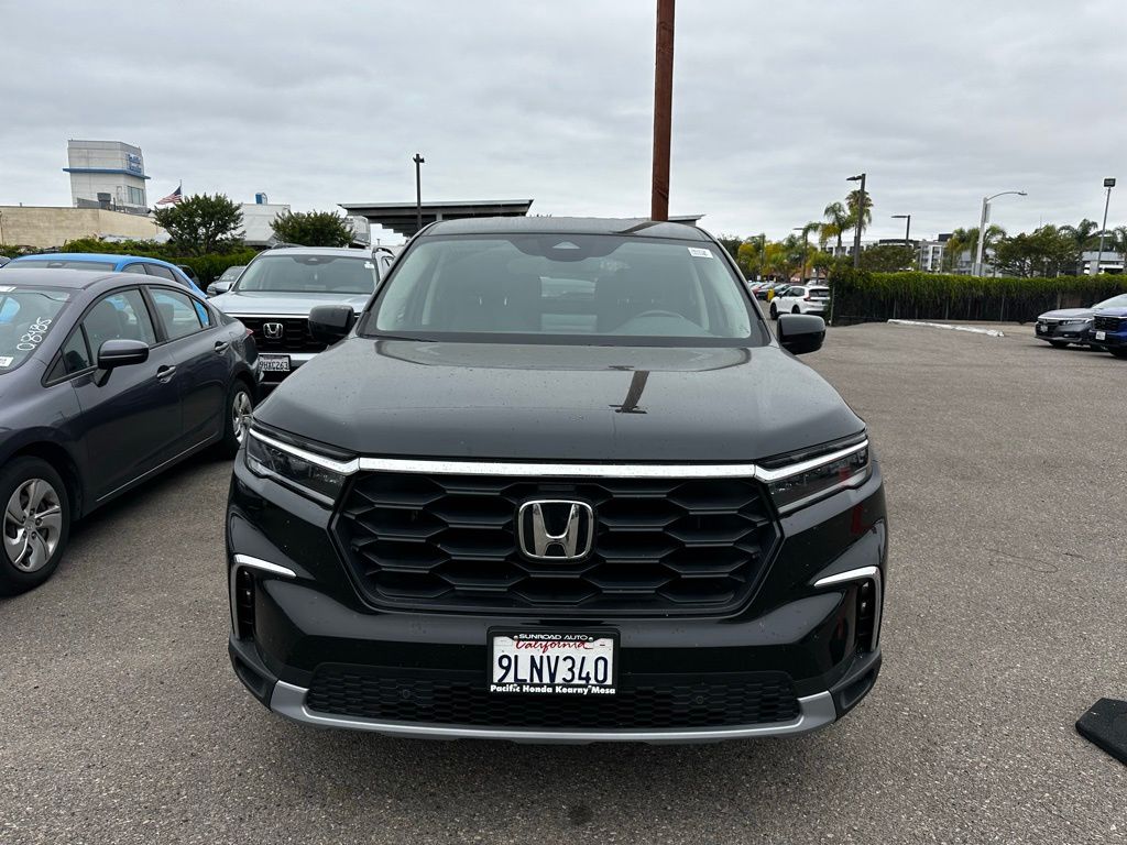 View vehicle photo 2