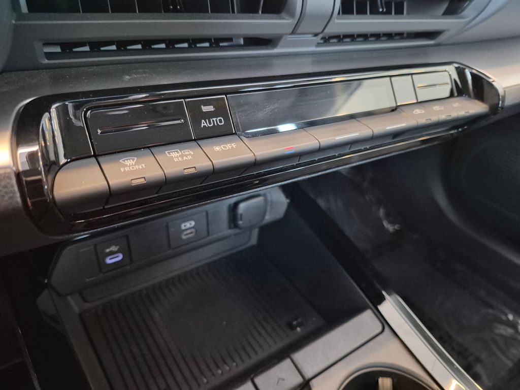 2025 Toyota Prius LE