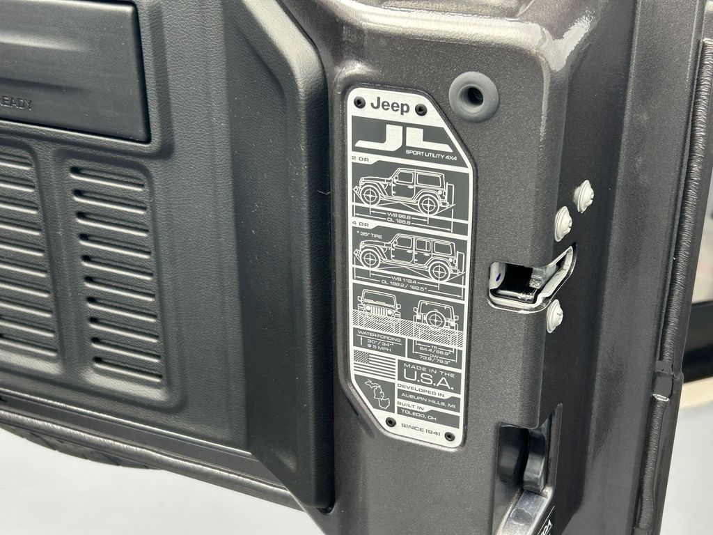 New 2026 Granite Crystal Metallic Clearcoat Jeep Sport image 27