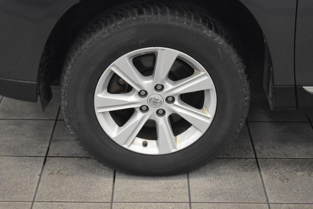 2013 Toyota Highlander Plus 12