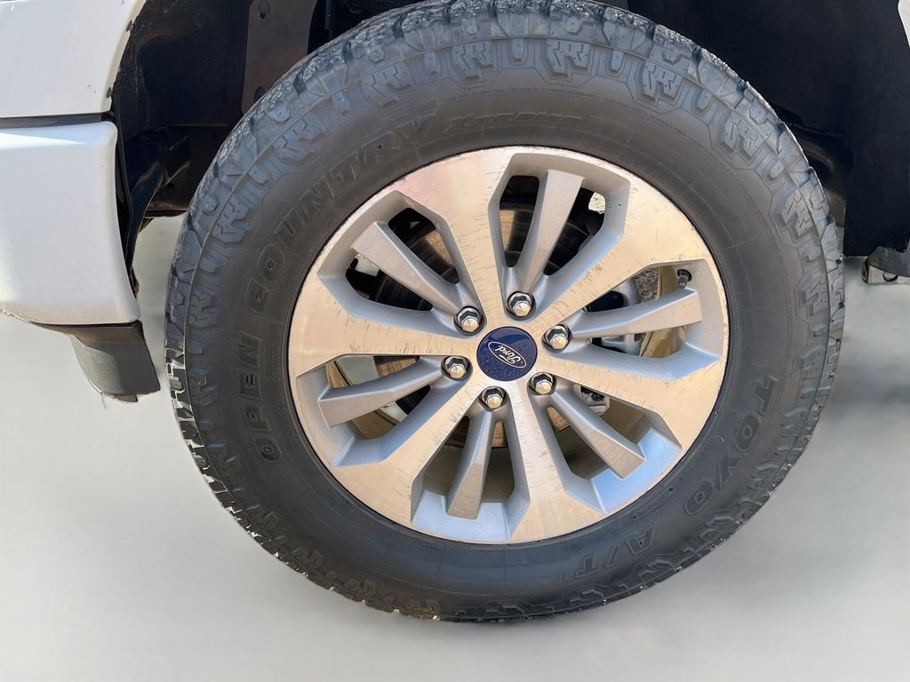 Used 2022 White Ford Lariat image 30
