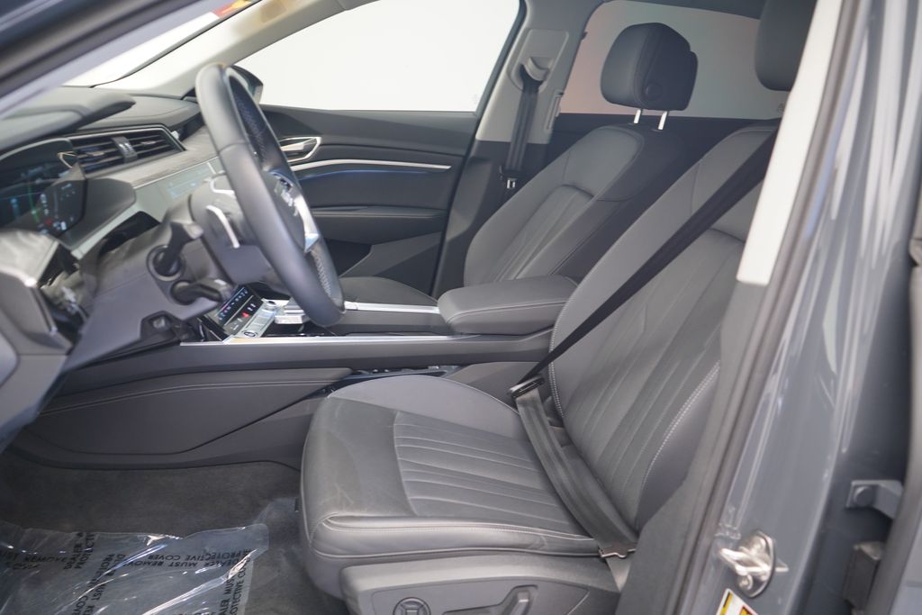 Thumbnail: 2024 Audi Q8 e-tron - 6