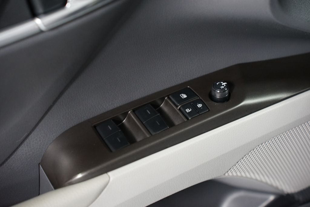 Thumbnail: 2023 Toyota Camry - 29