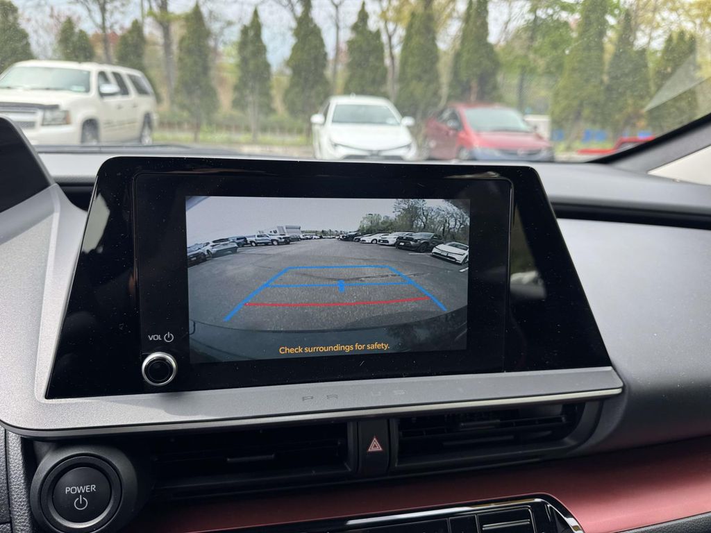 2025 Toyota Prius SE - Photo 21