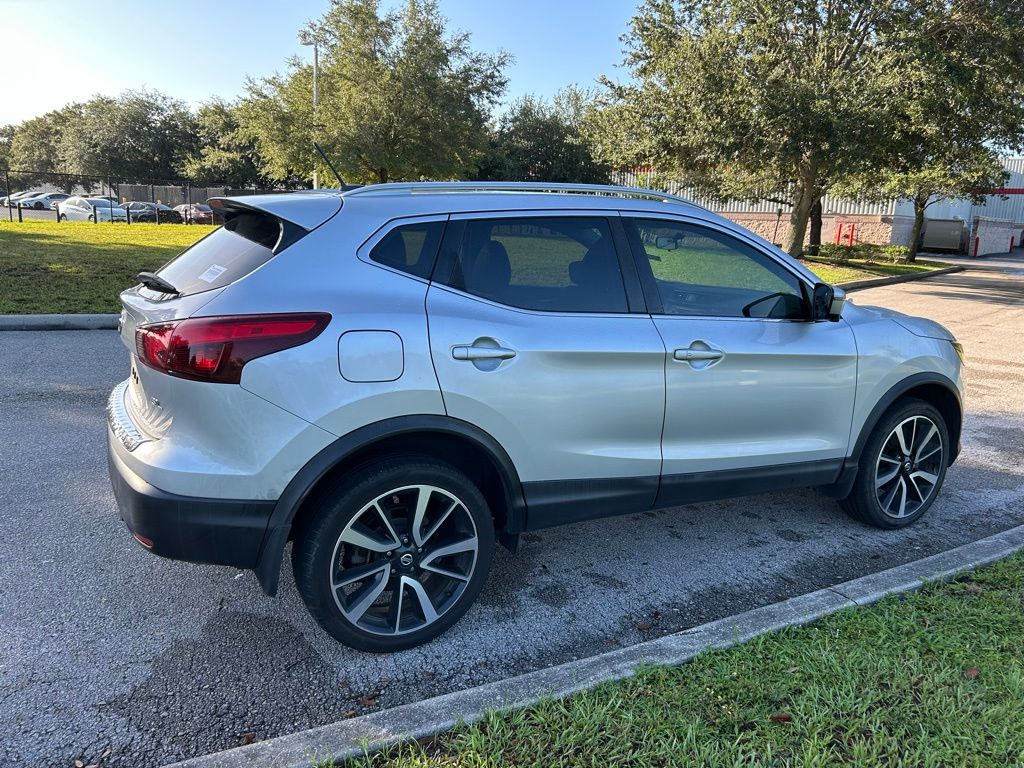 Thumbnail: 2017 Nissan Rogue Sport - 5