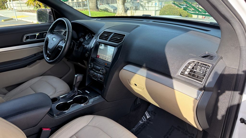 Used 2017 Ford Explorer XLT 4D Sport Utility