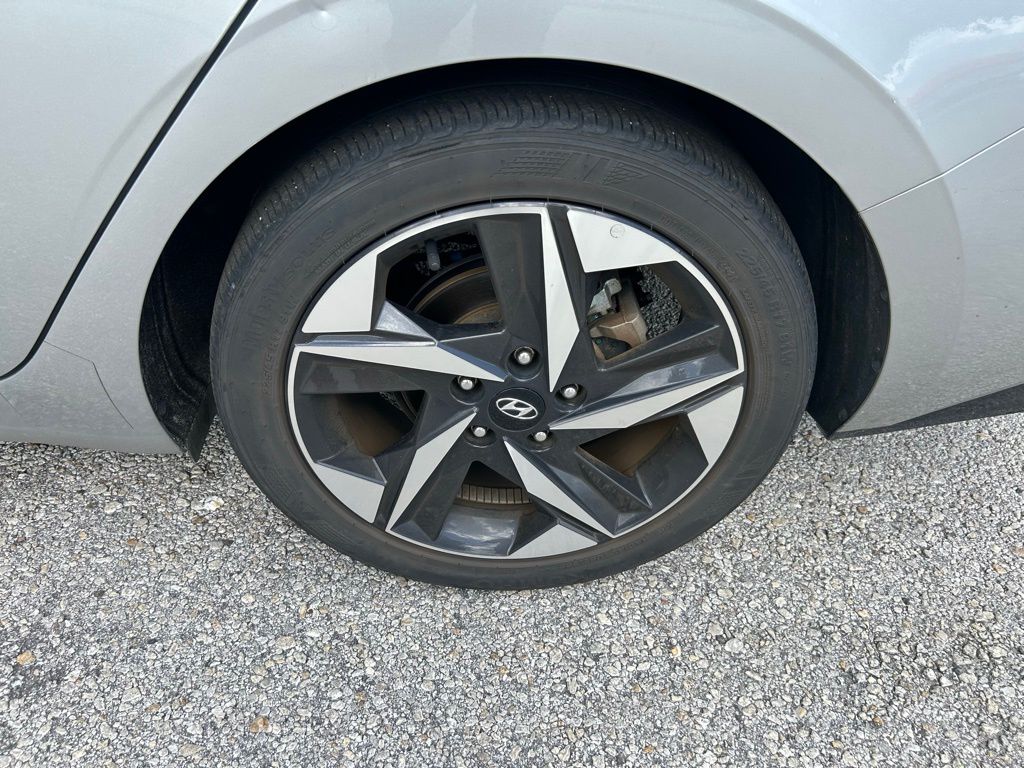 Thumbnail: 2021 Hyundai Elantra - 9