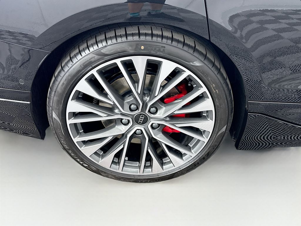 Thumbnail: 2025 Audi e-tron S - 30