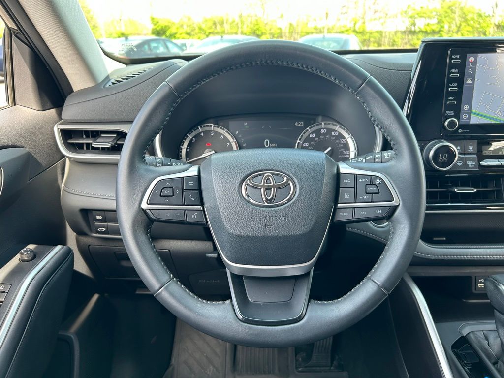 2022 Toyota Highlander XLE 13