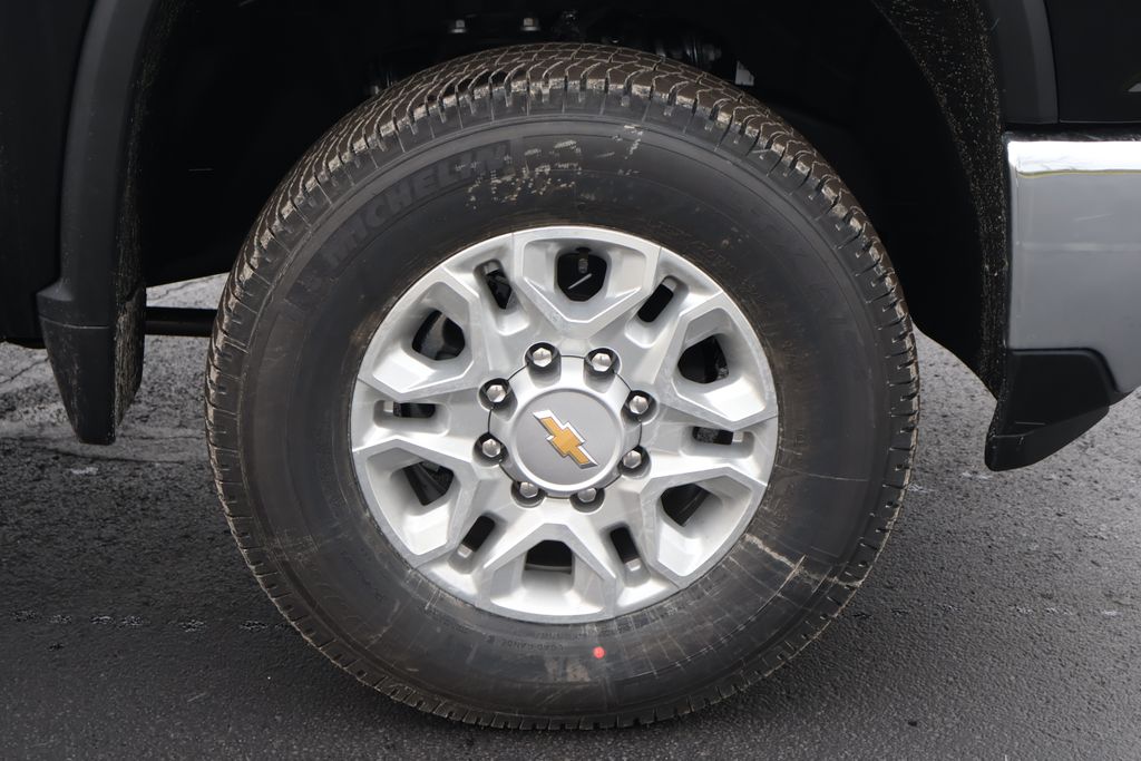 Thumbnail: 2026 Chevrolet Silverado 3500 - 11