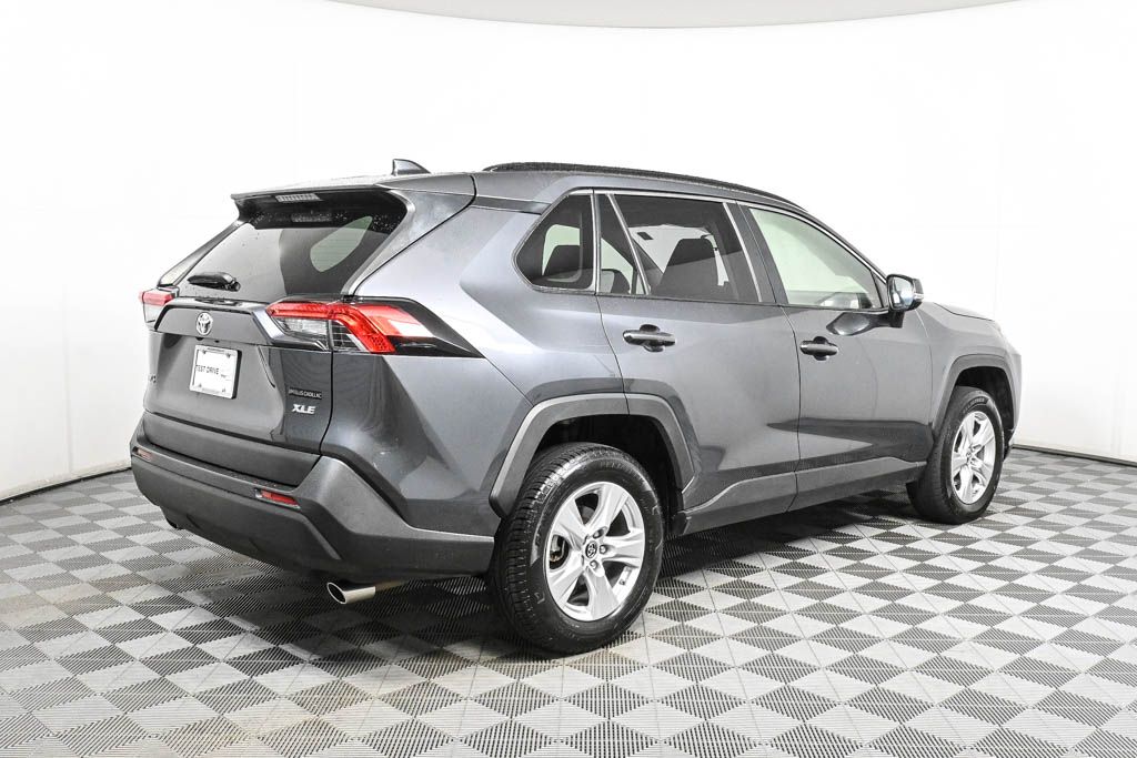 2019 Toyota RAV4 XLE 24