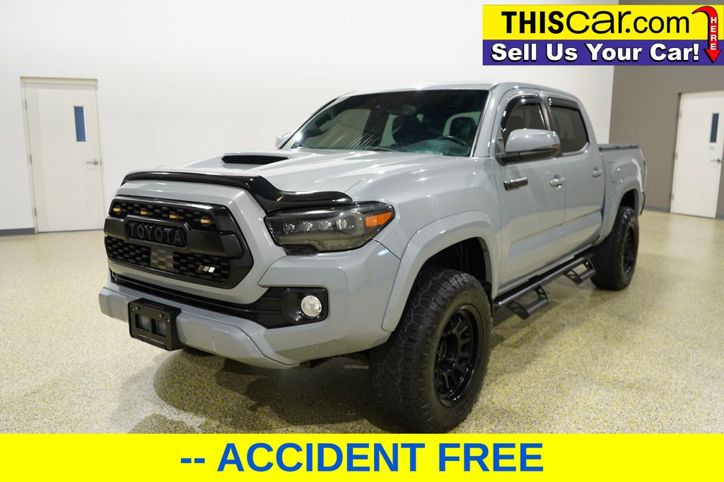 2020 Toyota Tacoma TRD Sport photo 3