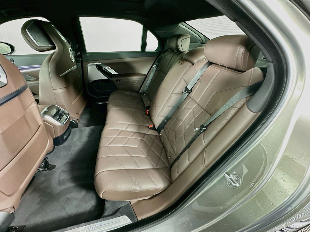 Thumbnail: 2024 BMW i7 - 24