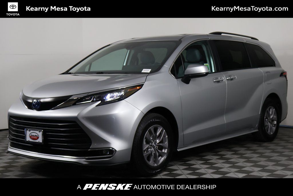 2024 Toyota Sienna XLE Hero Image