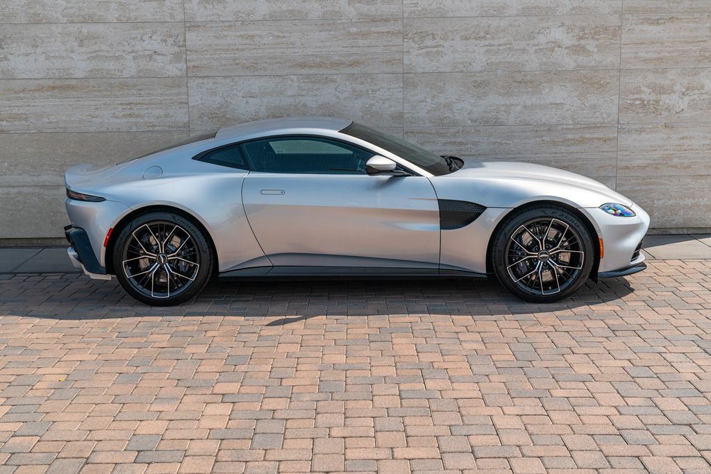 Aston Martin 2021 Vantage 