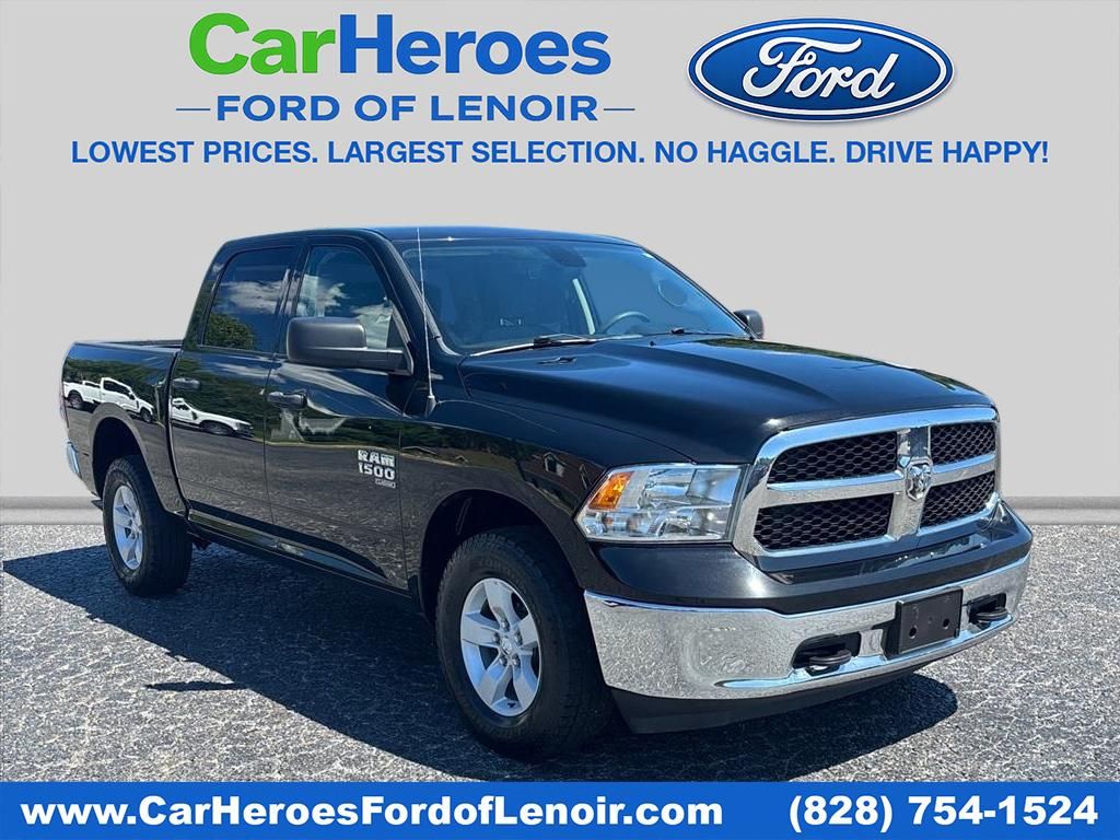 Diamond Black Crystal Pearlcoat 2022 RAM 1500 Classic SLT Crew Cab 4WD Pickup Truck Four-Wheel Drive 8-Speed Automatic