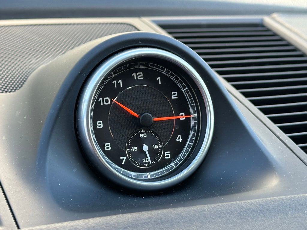 Thumbnail: 2020 Porsche Macan - 30