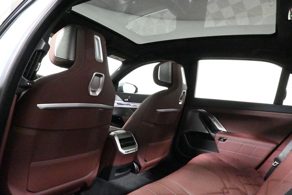 Thumbnail: 2026 BMW 7 Series - 32