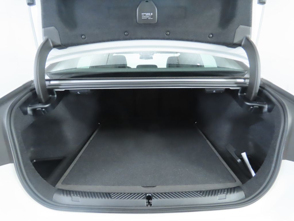 Thumbnail: 2025 BMW 5 Series - 29