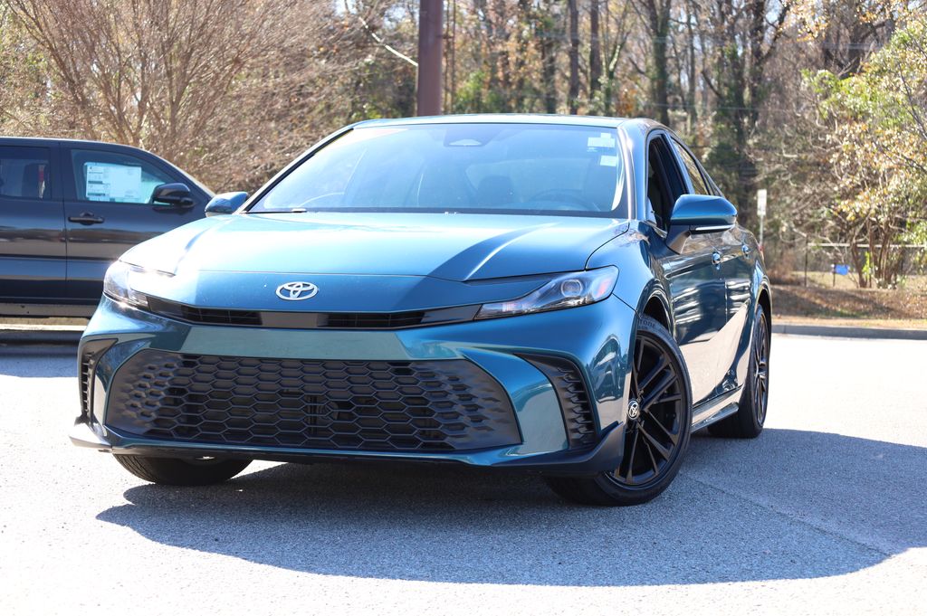 2025 Toyota Camry SE FWD