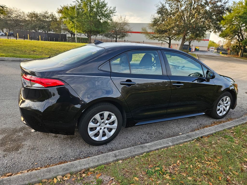 2022 Toyota Corolla LE 5