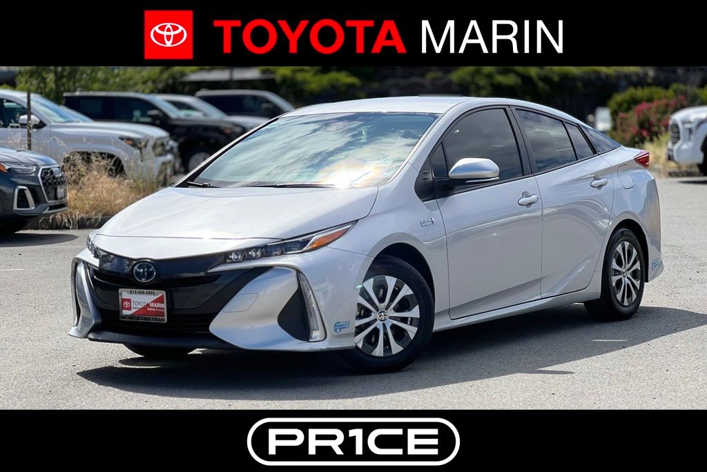 Classic Silver Metallic 2021 Toyota Prius Prime XLE FWD Hatchback Front-Wheel Drive Continuously Variable Transmission