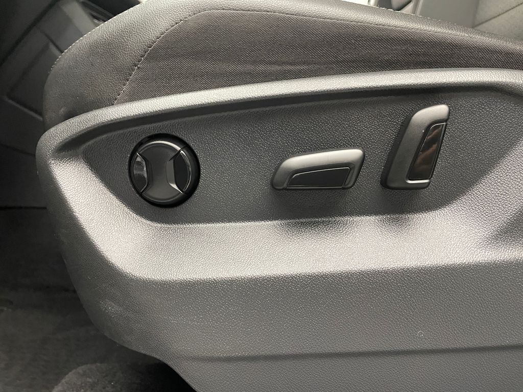 Thumbnail: 2018 Volkswagen Tiguan - 13