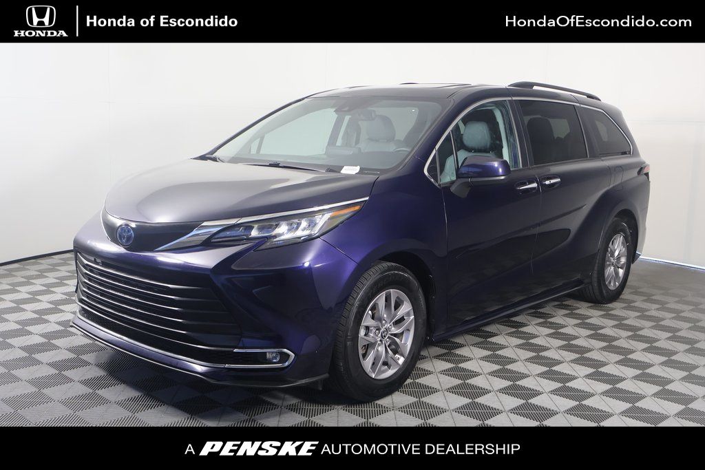 2022 Toyota Sienna XLE -
                Escondido, CA
