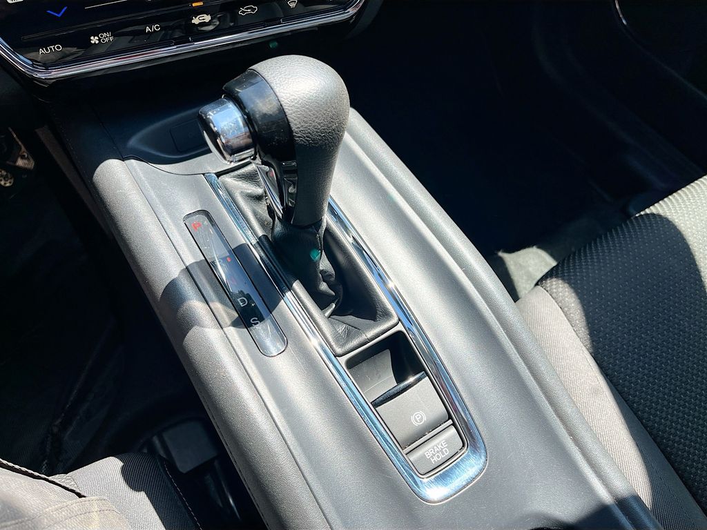 Used 2022 White Honda EX image 16