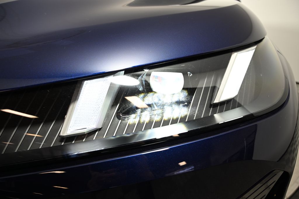 Thumbnail: 2026 BMW iX - 9