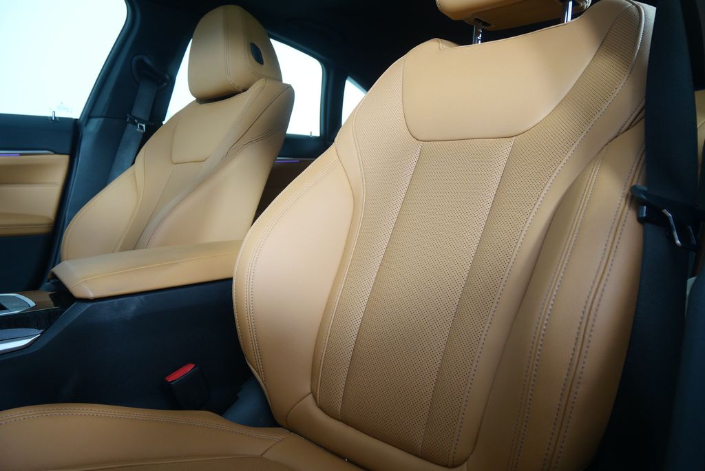 Thumbnail: 2023 BMW i4 - 10