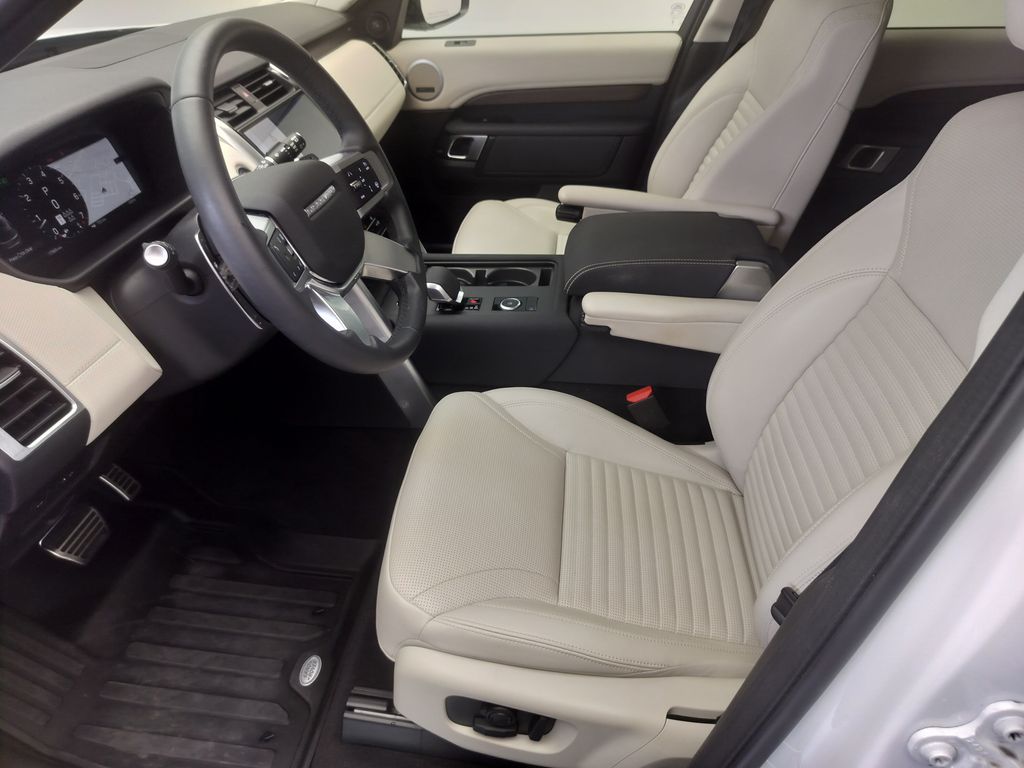 Thumbnail: 2025 Land Rover Discovery - 7