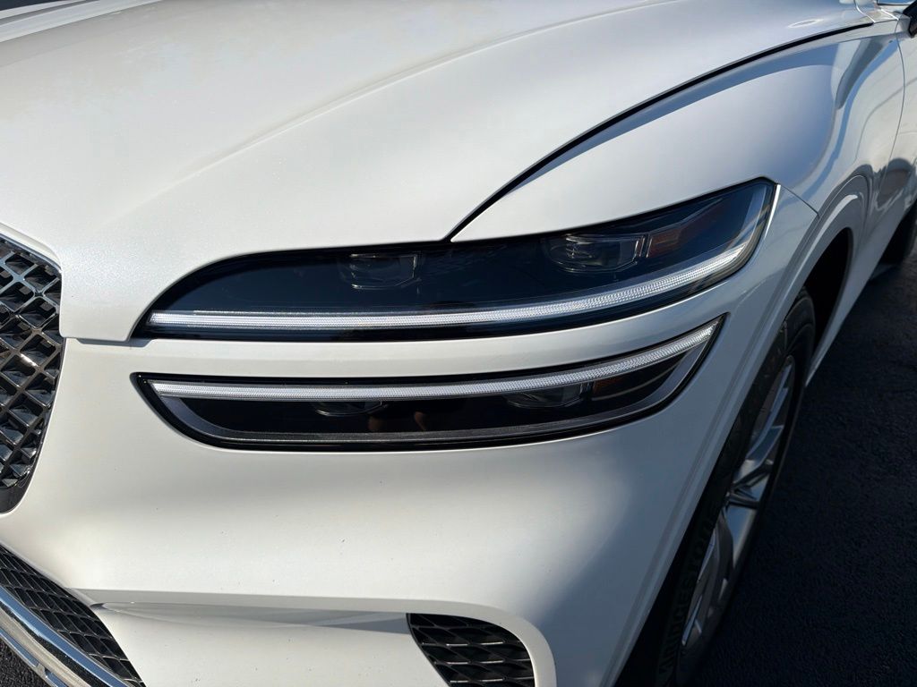 Thumbnail: 2022 Genesis GV70 - 9