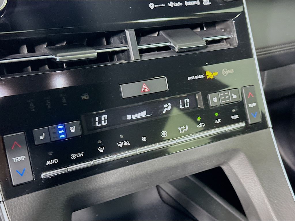 Thumbnail: 2021 Toyota Avalon - 16