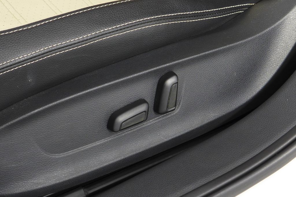 Thumbnail: 2013 Volkswagen Jetta - 23