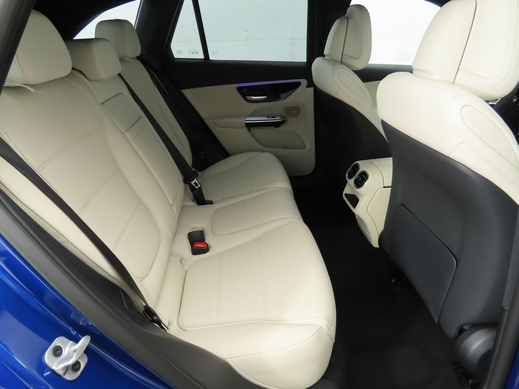 2025 Mercedes-Benz GLC 300 20