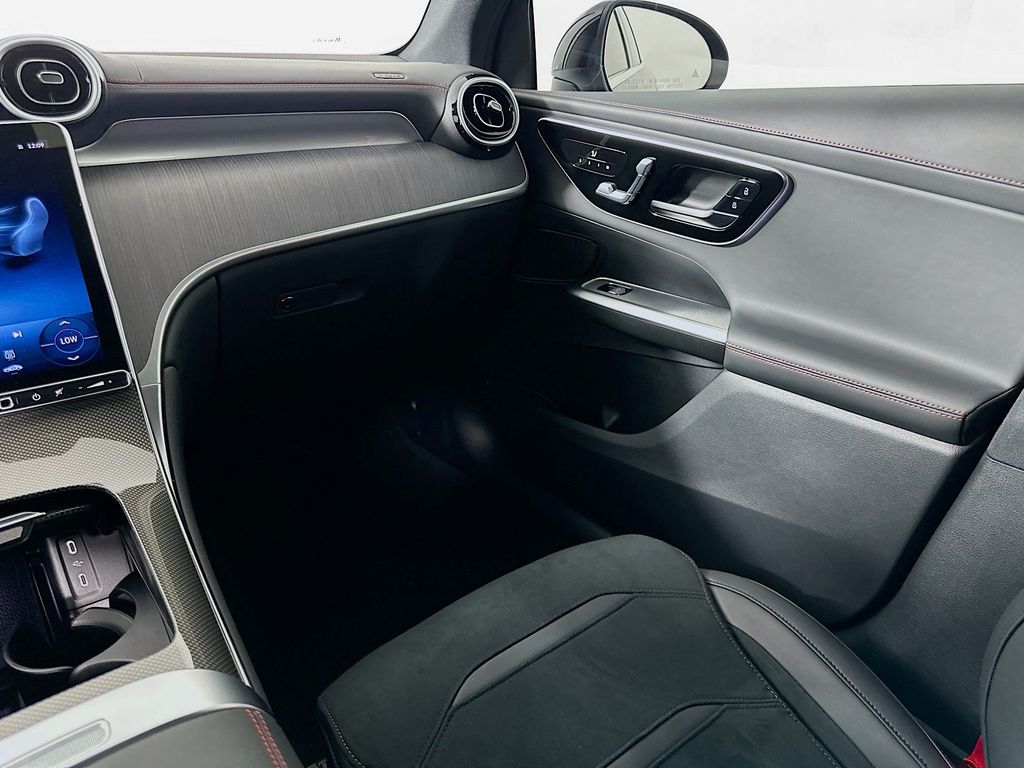 Thumbnail: 2025 Mercedes-Benz GLC - 22