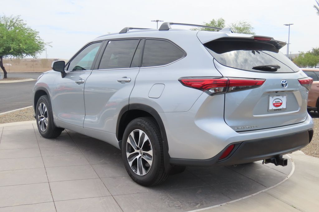 Thumbnail: 2023 Toyota Highlander - 7